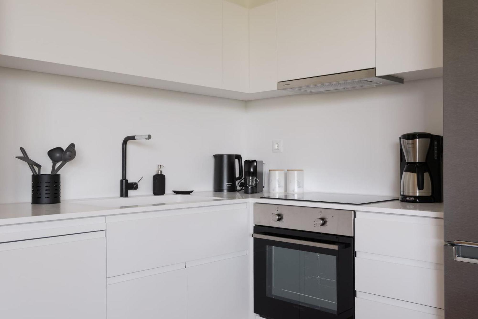 Urban Apt With Stunning Acropolis View & Roofdeck Athen Eksteriør billede