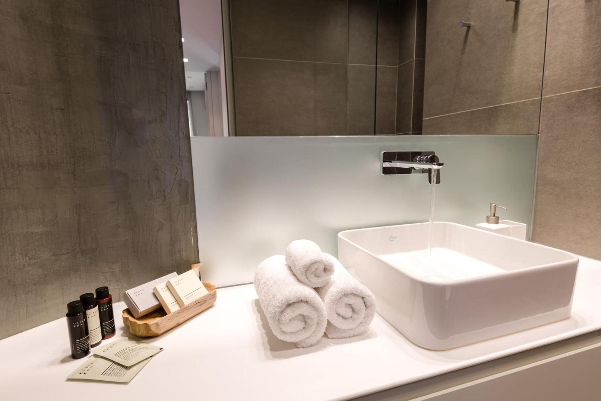 Urban Apt With Stunning Acropolis View & Roofdeck Athen Eksteriør billede