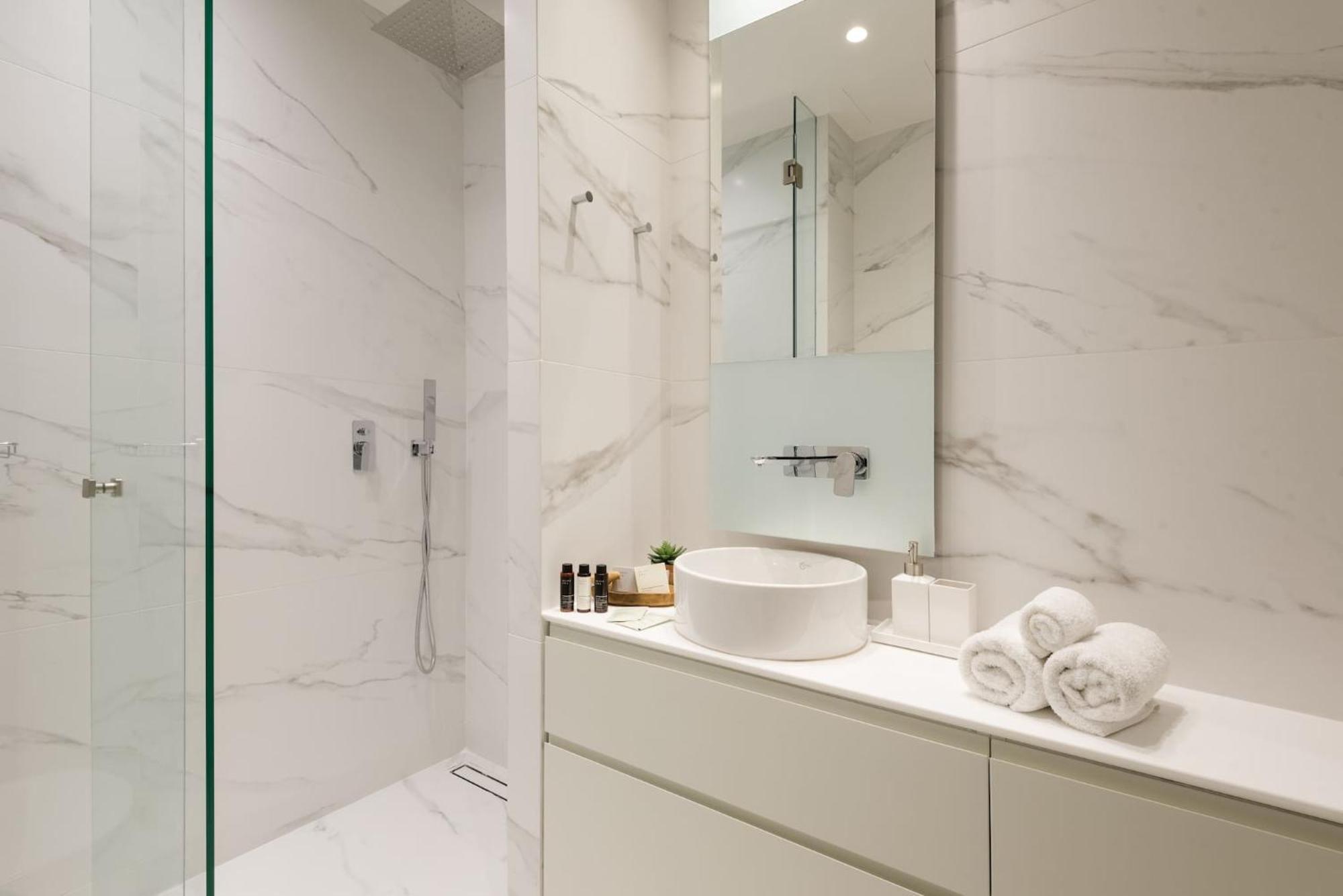 Urban Apt With Stunning Acropolis View & Roofdeck Athen Eksteriør billede