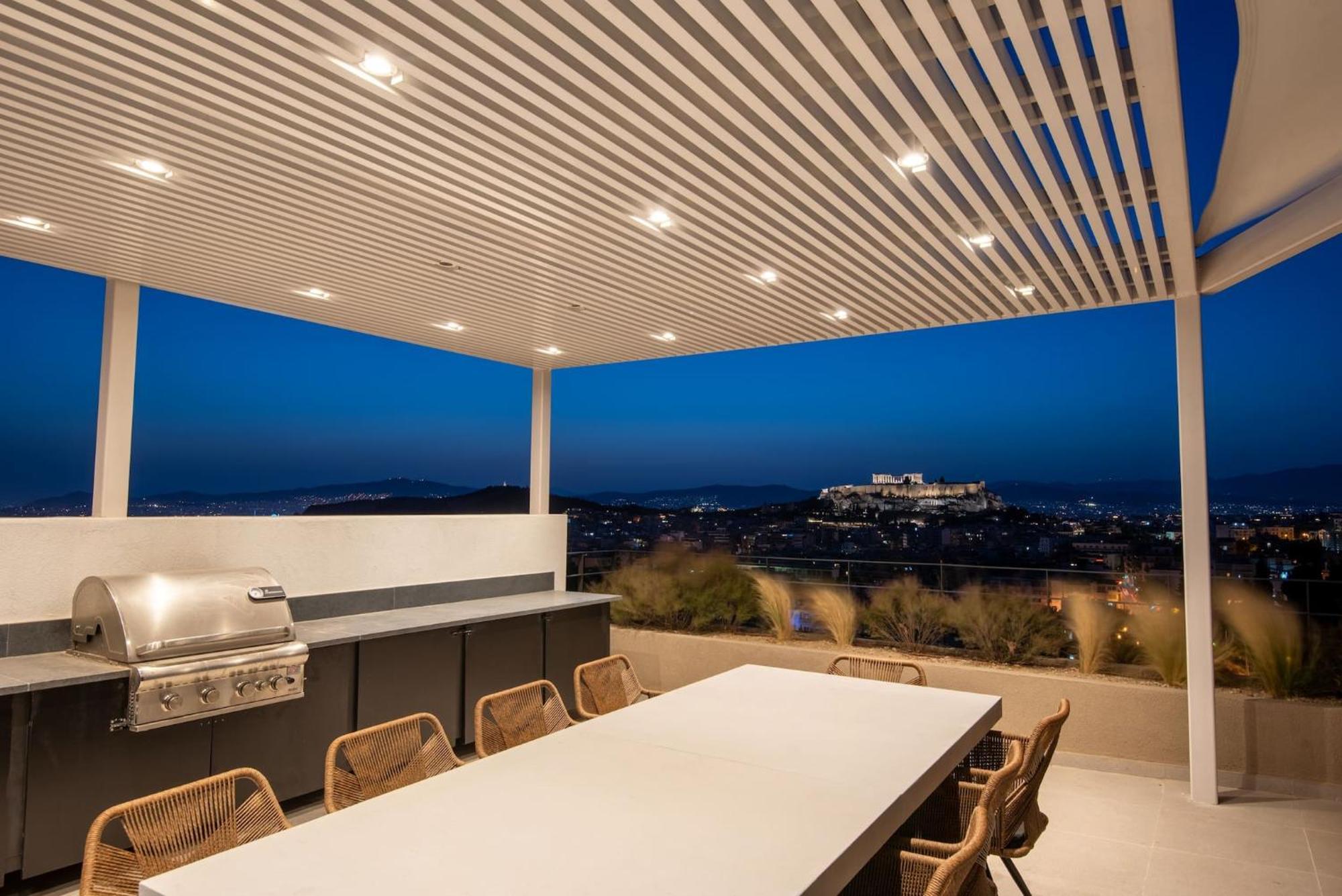 Urban Apt With Stunning Acropolis View & Roofdeck Athen Eksteriør billede